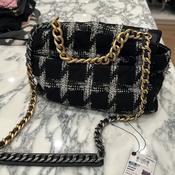 CHANEL 19 TWEED BAG - Picture 7 of 7